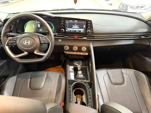 Hyundai Elantra — Фото автомобиля 6