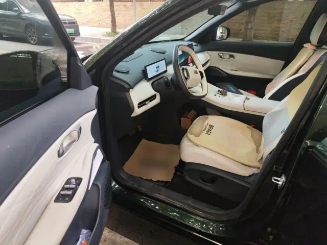 Geely Galaxy Starship 7 EM-i — Фото автомобиля 17