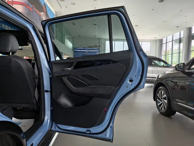 Volkswagen Tiguan L — Фото автомобиля 10