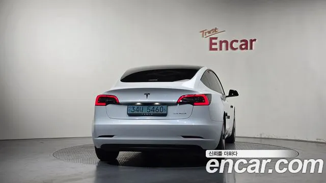 Tesla Model 3 — Фото автомобиля 4