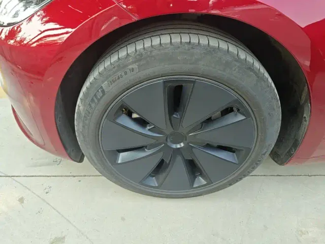Tesla Model 3 — Фото автомобиля 22