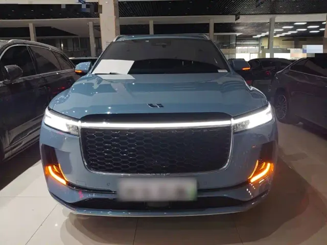 Li Auto ONE — Фото автомобиля 2
