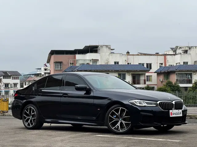 BMW 5 Series — Фото автомобиля 3