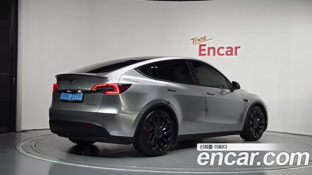 Tesla Model Y — Фото автомобиля 2