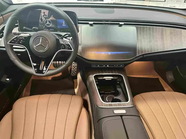 Mercedes-Benz E-Class — Фото автомобиля 13