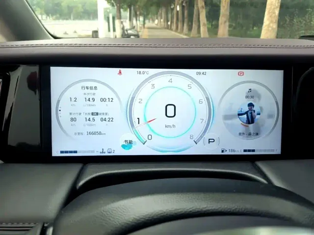 GAC Trumpchi M8 — Фото автомобиля 11