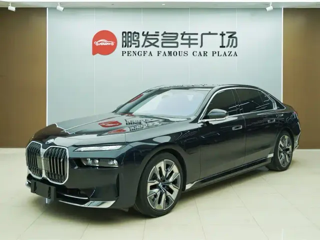 Фотография автомобиля — BMW i7