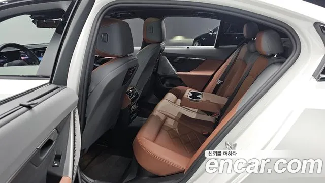 BMW 5 Series G60 — Фото автомобиля 17