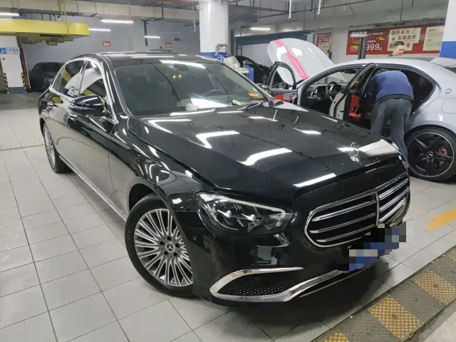 Mercedes-Benz E-Class — Фото автомобиля 3
