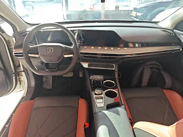 Changan Eado — Фото автомобиля 9