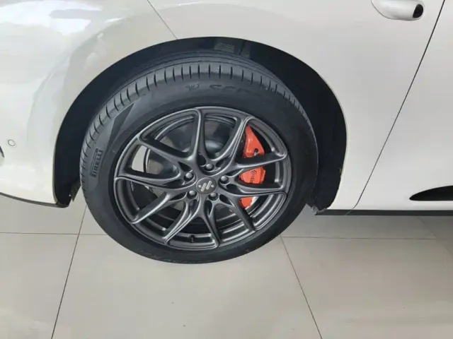 IM Motors LS6 — Фото автомобиля 22
