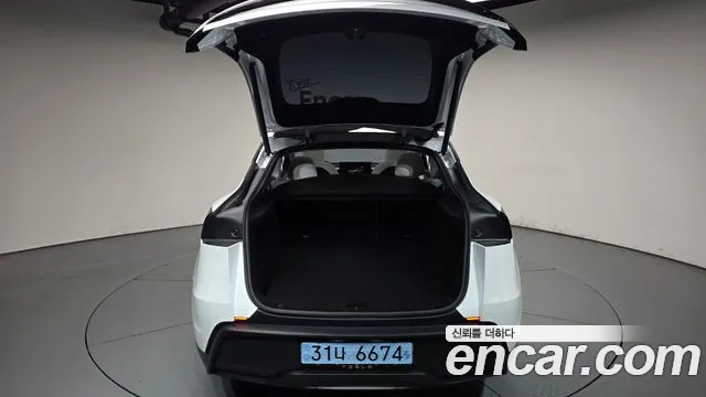 Tesla Model Y — Фото автомобиля 26