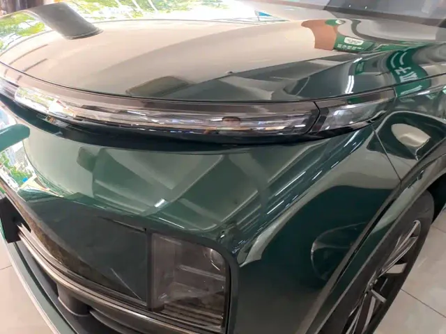 Li Auto L8 — Фото автомобиля 23