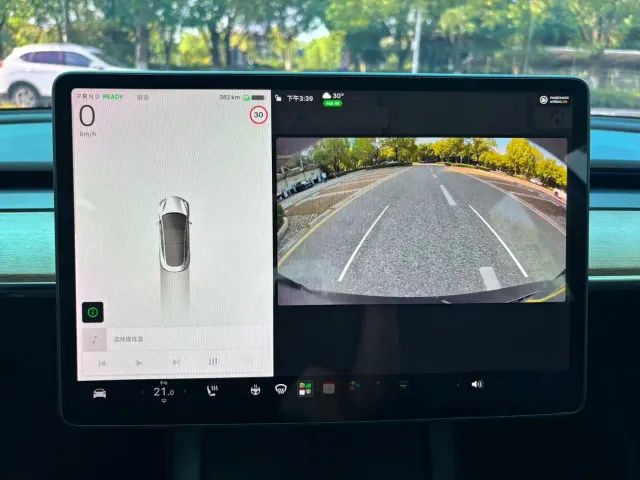 Tesla Model 3 — Фото автомобиля 15