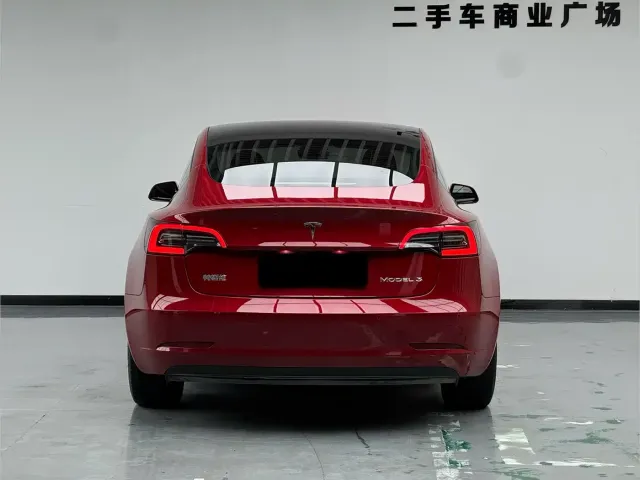 Tesla Model 3 — Фото автомобиля 5
