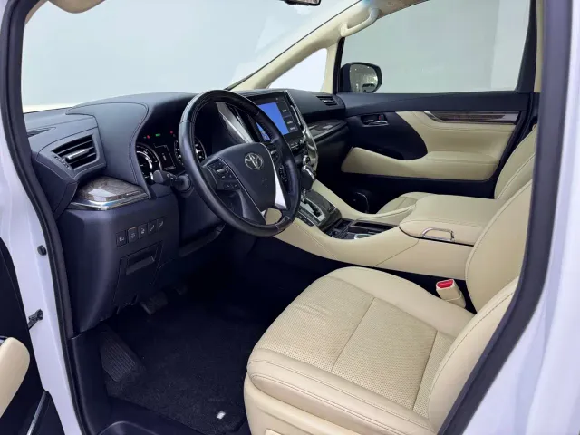 Toyota Alphard — Фото автомобиля 4