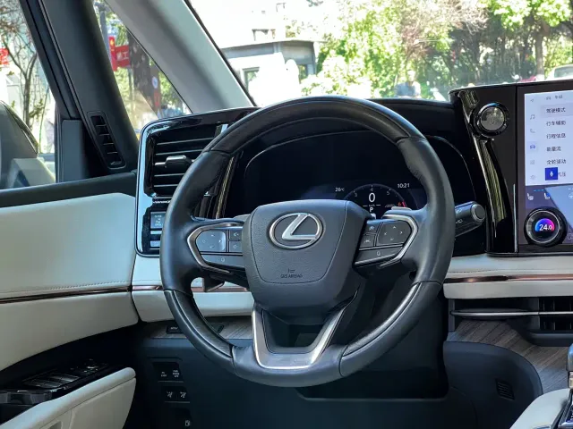 Lexus LM — Фото автомобиля 14