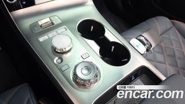 Genesis GV70 — Фото автомобиля 11