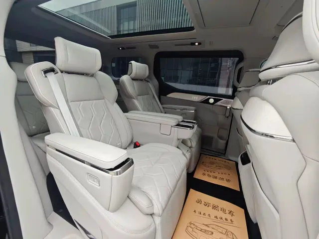 Volvo EM90 — Фото автомобиля 19
