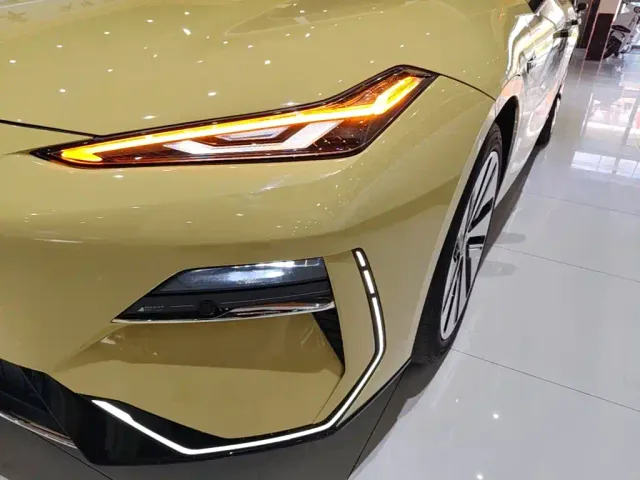 Geely Galaxy E8 — Фото автомобиля 23