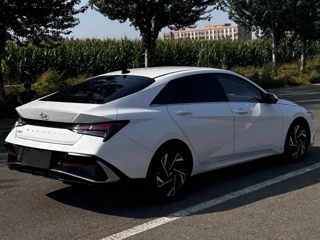 Hyundai Elantra — Фото автомобиля 7