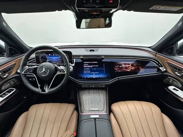 Mercedes-Benz E-Class — Фото автомобиля 16