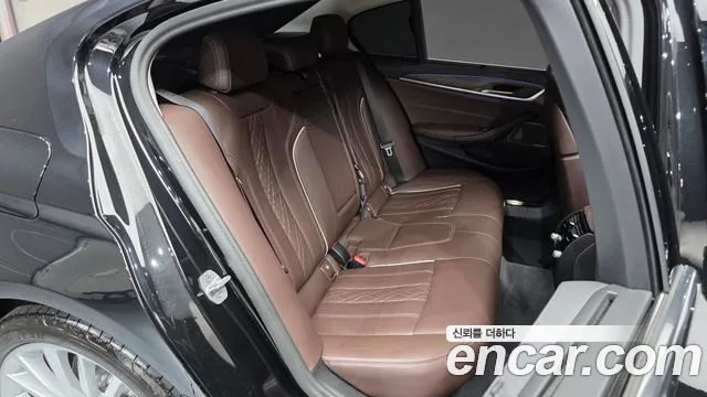 BMW 5-Series — Фото автомобиля 2