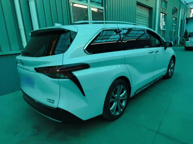 Toyota Sienna — Фото автомобиля 6