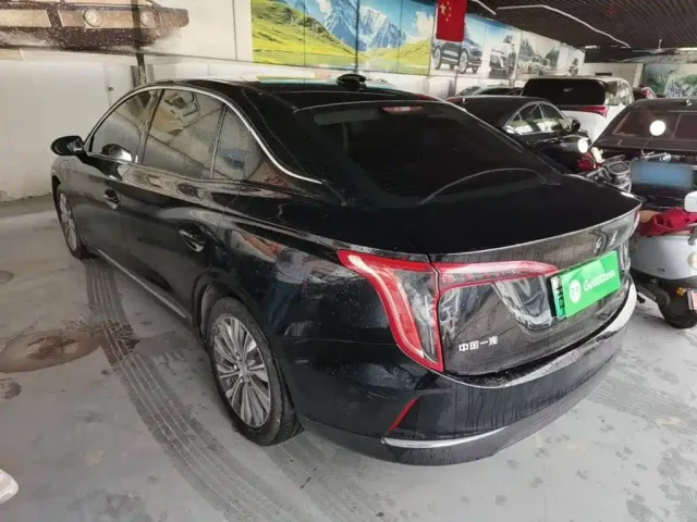 Hongqi E-QM5 — Фото автомобиля 4