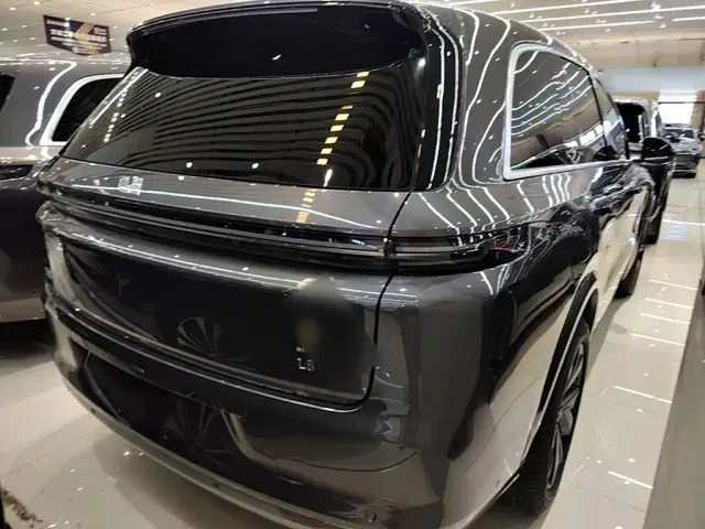 Li Auto L8 — Фото автомобиля 6