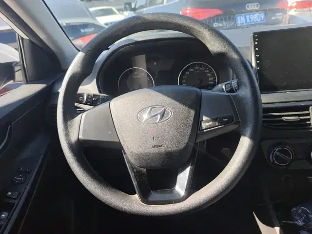 Hyundai Elantra — Фото автомобиля 15