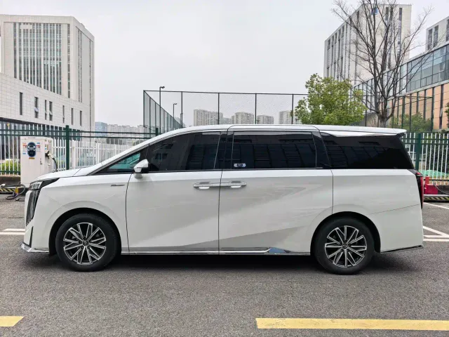 GAC Trumpchi M8 — Фото автомобиля 2