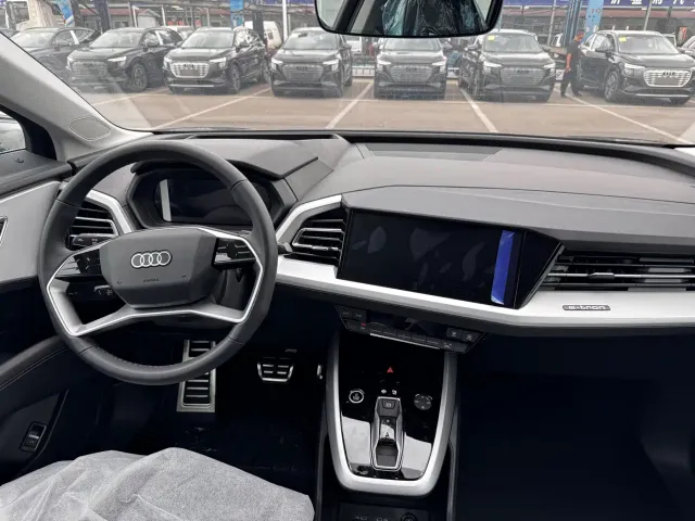 Audi Q5 e-tron — Фото автомобиля 11