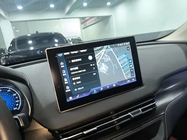 Hongqi E-QM5 — Фото автомобиля 12