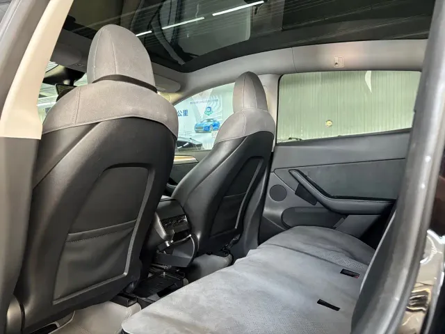 Tesla Model Y — Фото автомобиля 8