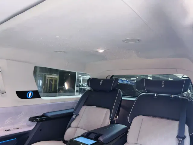 Lincoln Navigator One — Фото автомобиля 16