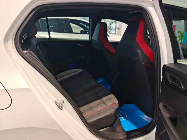 Volkswagen Golf GTI — Фото автомобиля 9