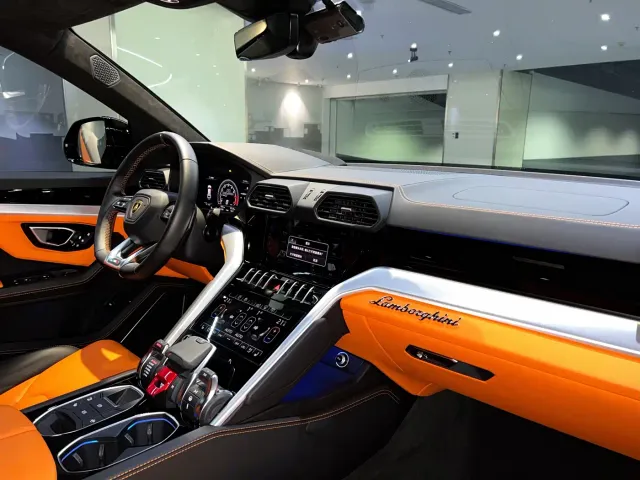 Lamborghini Urus — Фото автомобиля 16
