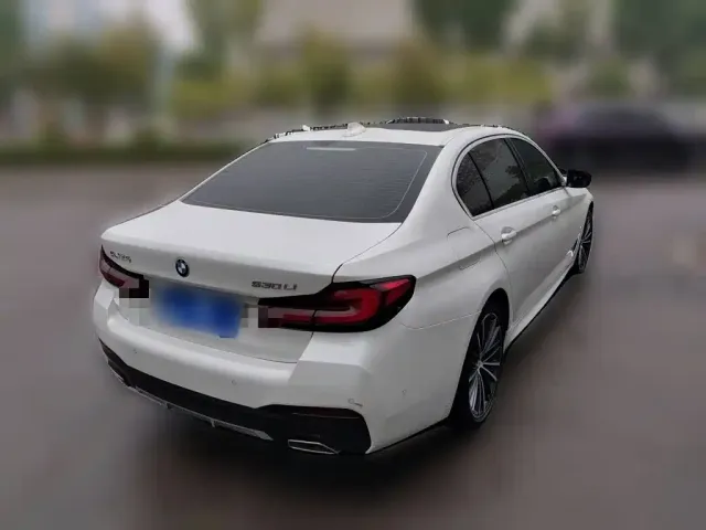 BMW 5 Series — Фото автомобиля 4