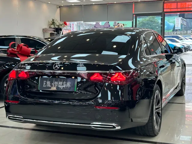 Mercedes-Benz E-Class — Фото автомобиля 5