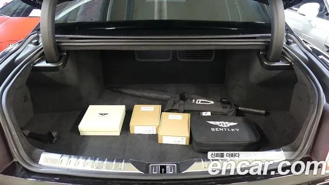 Bentley Flying Spur — Фото автомобиля 20