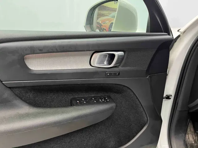 Volvo XC40 — Фото автомобиля 6