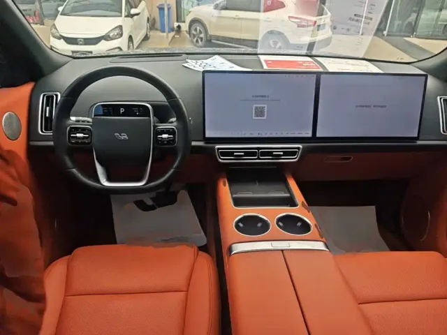 Li Auto L8 — Фото автомобиля 9
