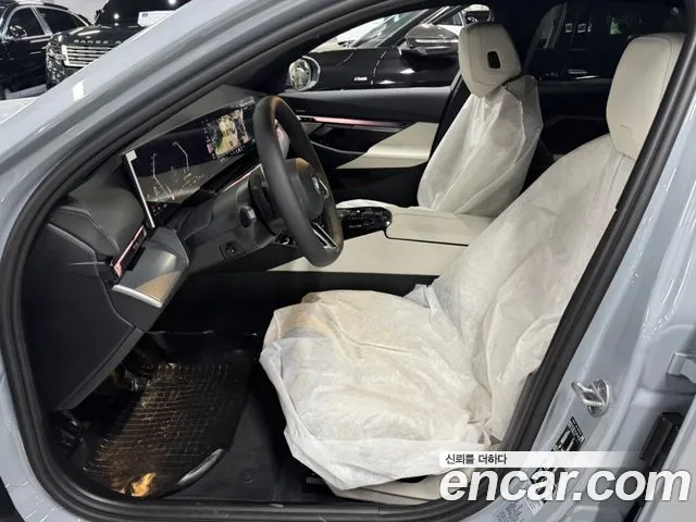 BMW 5 Series G60 — Фото автомобиля 6