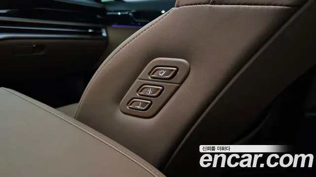 Hyundai Grandeur Grandeur (GN7) 3.5 Бензин 2WD — Фото автомобиля 17