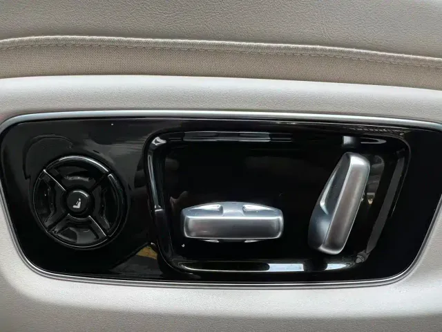 Li Auto L9 — Фото автомобиля 13