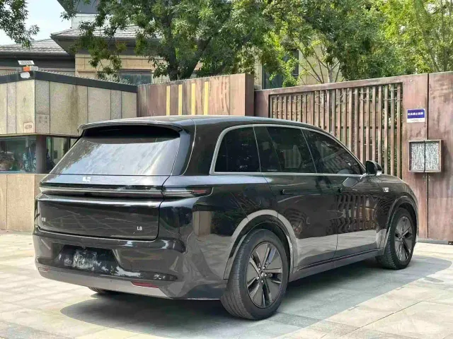 Li Auto L8 — Фото автомобиля 9