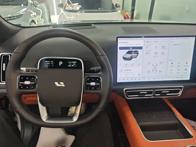 Li Auto L9 — Фото автомобиля 10