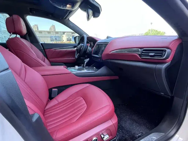 Maserati Levante — Фото автомобиля 3