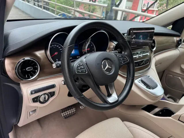 Mercedes-Benz V-Class — Фото автомобиля 7